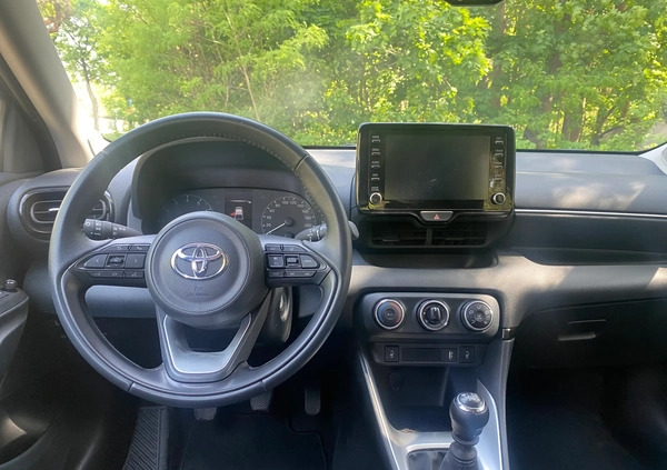Toyota Yaris cena 72900 przebieg: 9670, rok produkcji 2022 z Warszawa małe 211